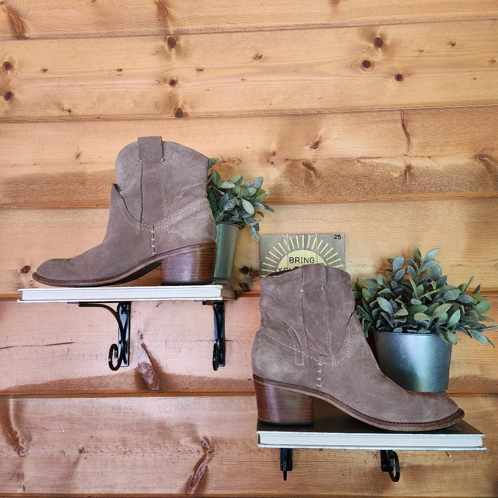 Dolce‎ Vita Taupe Suede Leather Heel Booties Western Cowgirl Rodeo Pull On Sz 8